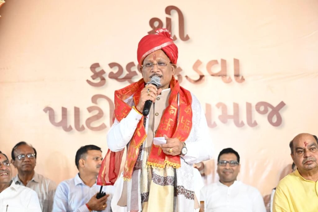 Navratri Festival: रायपुर के गरबा महोत्सव में पहुंचे CM विष्णुदेव साय… नारी शक्ति के सम्मान का दिया संदेश