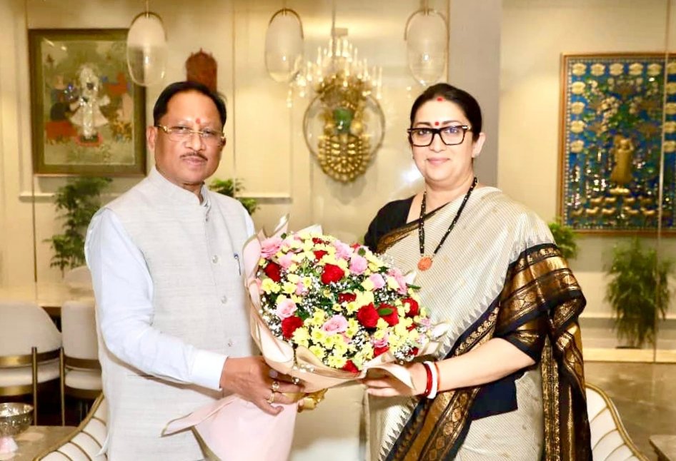 CM Sai: दिल्ली में CM साय ने स्मृति ईरानी से की मुलाकात… छत्तीसगढ़ के विकास कार्यों पर हुई चर्चा