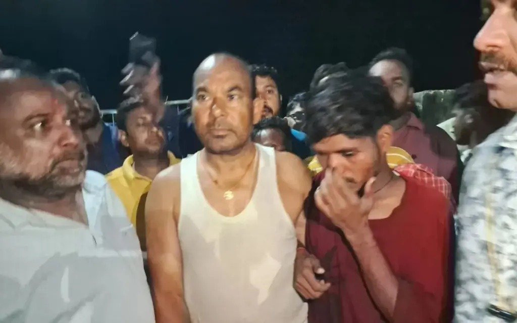 Labour Dispute: खरोरा की अदानी फैक्ट्री में मजदूरों के दो गुट भिड़े… जमकर हंगामा