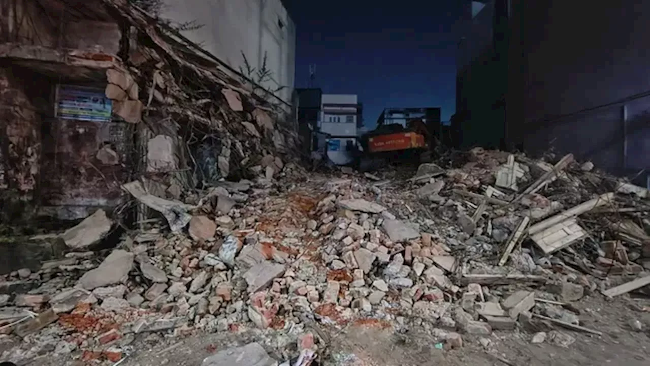 Raipur House Collapse: रायपुर के बुढ़ापारा में पुराना मकान ढहा… इलाके में मचा हड़कंप
