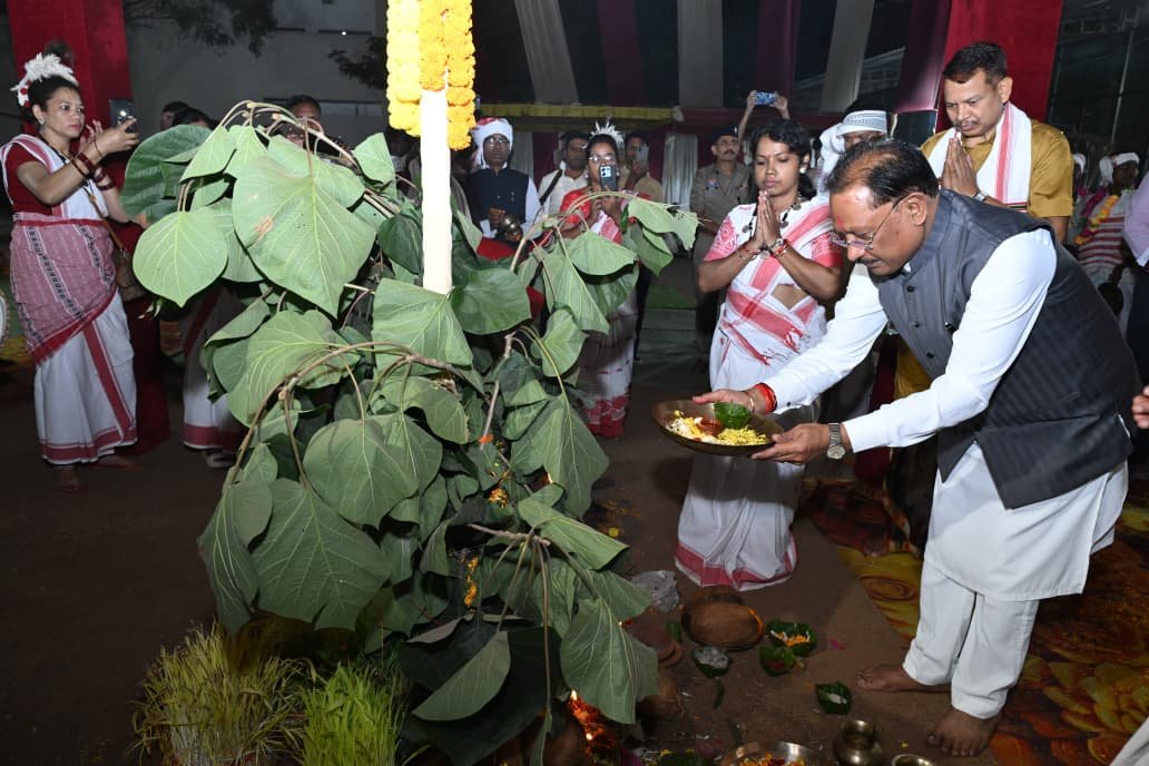Karam Puja Parab 2026: करम पूजा परब में शामिल हुए CM साय… गनोद में सामुदायिक भवन के लिए 50 लाख की घोषणा