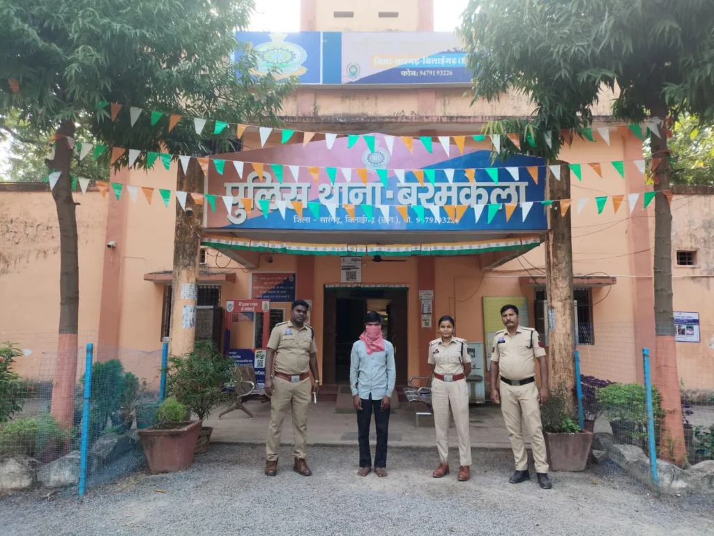 CG News Crime: लूटपाट के मामले में फरार आरोपी गिरफ्तार… नकदी और बाइक जब्त