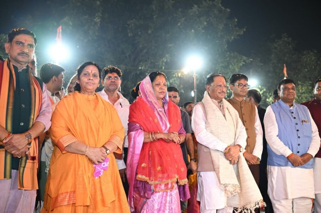 Shivrinarayan: महानदी के तट पर भव्य महाआरती… पत्नी कौशल्या देवी के साथ शामिल हुए मुख्यमंत्री विष्णुदेव साय
