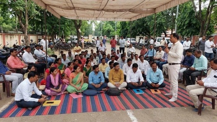 CG Patwari Strike: आज से रायपुर में पटवारी संघ की अनिश्चितकालीन हड़ताल