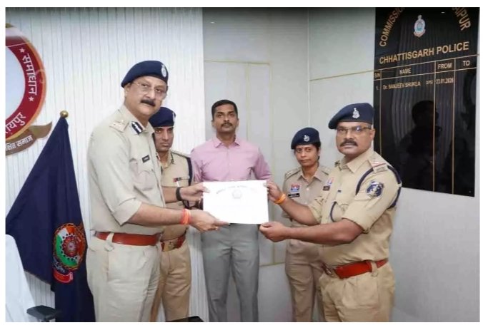 Raipur Police: हत्या के खुलासे से साइबर ठगी की रकम वापसी तक… रायपुर पुलिसकर्मियों को मिला सम्मान