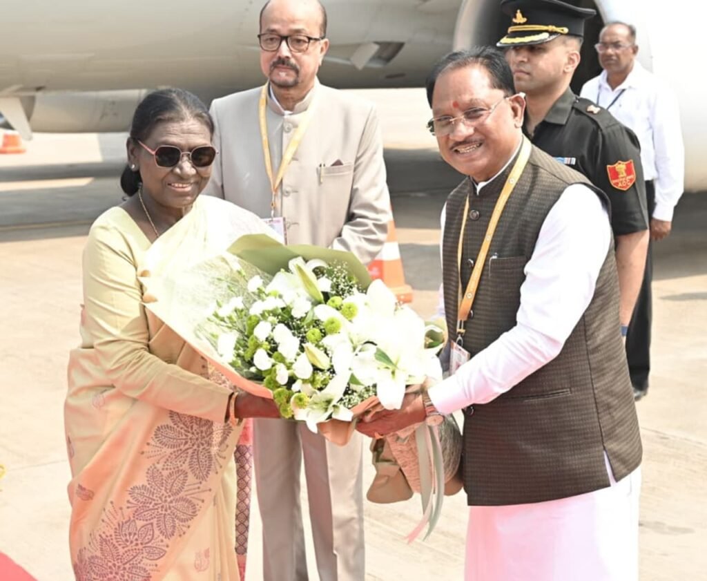 President Droupadi Murmu: राष्ट्रपति द्रौपदी मुर्मु का रायपुर आगमन… राज्यपाल और CM साय ने किया स्वागत