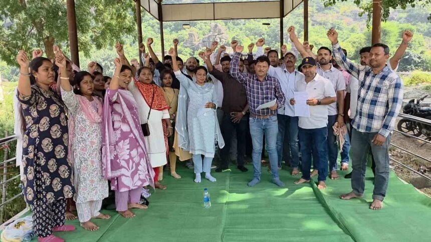 Technical Assistants Protest: नियमितीकरण की मांग पर तकनीकी सहायकों की हड़ताल… आज रायपुर में करेंगे राज्य स्तरीय आंदोलन