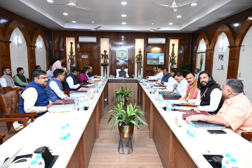Chhattisgarh: छत्तीसगढ़ के सरकारी कर्मचारियों को बड़ी राहत… अब मिलेगा कैशलेस इलाज
