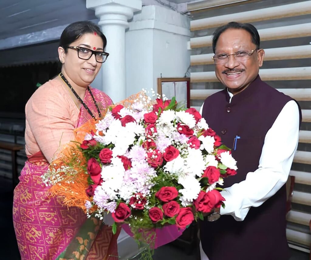 Chhattisgarh: सीएम विष्णु देव साय ने स्मृति ईरानी से की मुलाकात