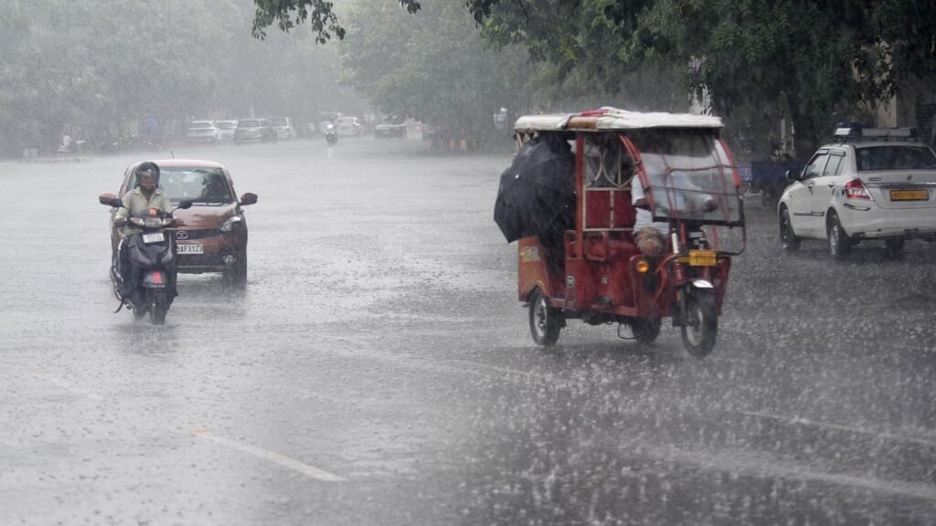 CG Weather Update: छत्तीसगढ़ में फिर बदलेगा मौसम… अगले 3 दिन बारिश के आसार